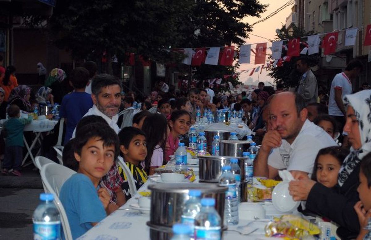 İftarda Artan Yemekler Sahur Sofralarını Süslüyor