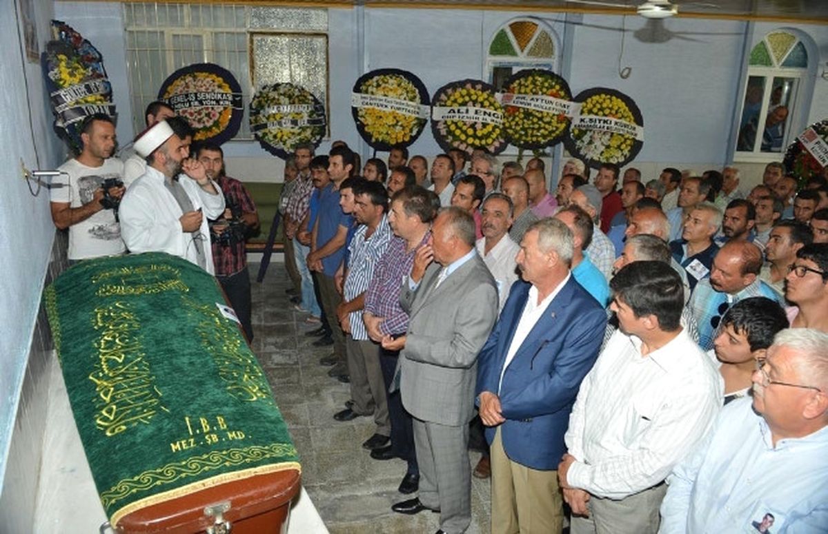 İki Bina Arasına Düşen Çöp Kamyonu