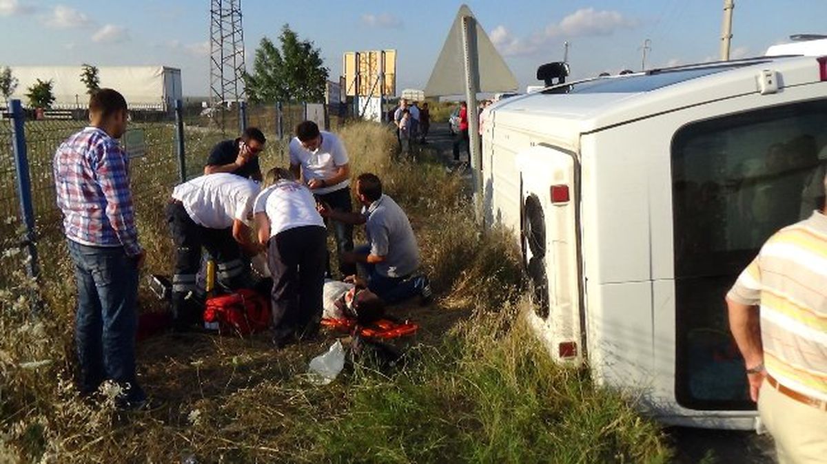 İşçi Minibüsü Devrildi: 10 Yaralı