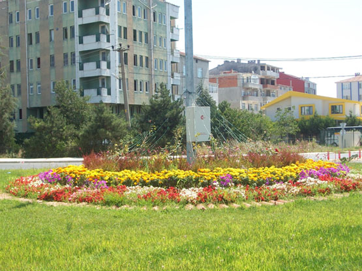 Kavşaklar Çiçeklerle Süsleniyor