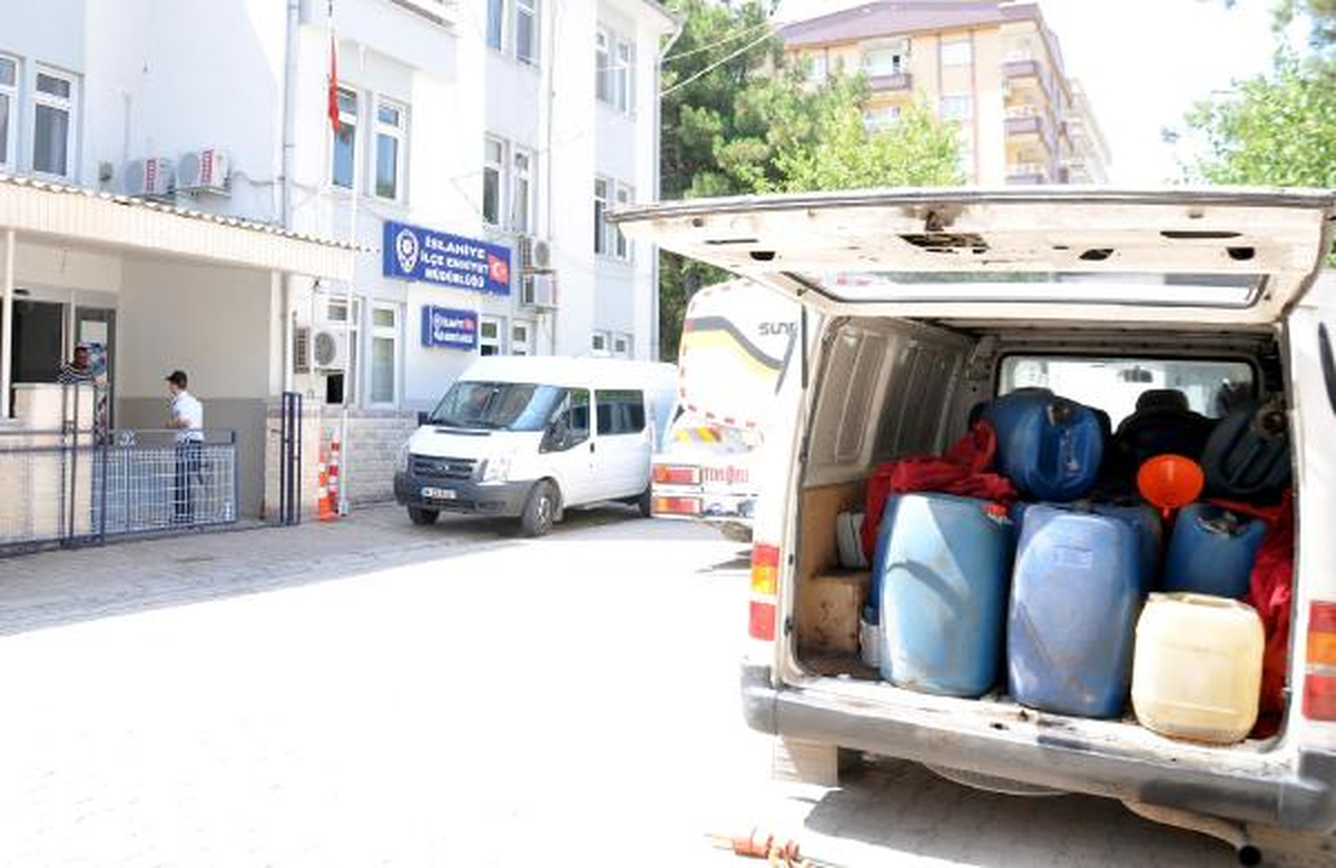 Minibüste 2 Ton Kaçak Akaryakıt Ele Geçirildi