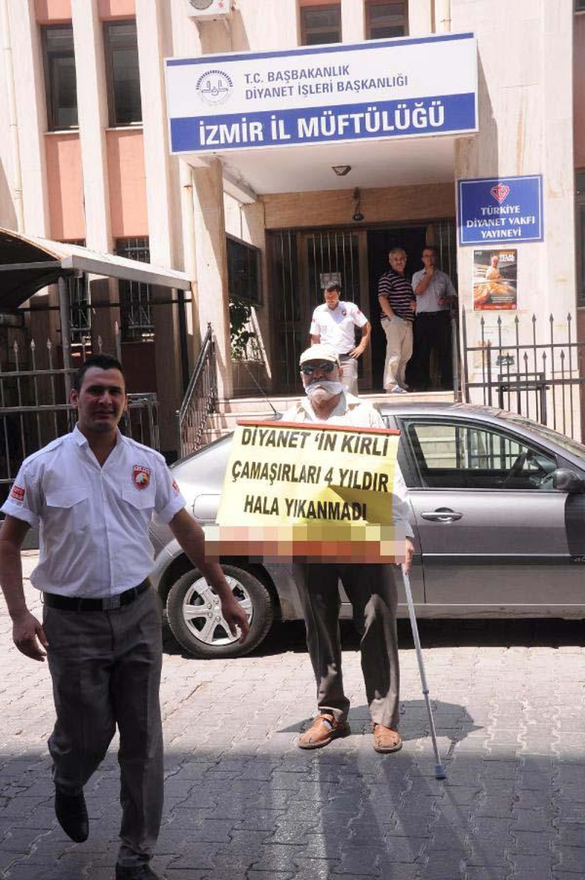 Müftülük Önünde Eyleme Gözaltı
