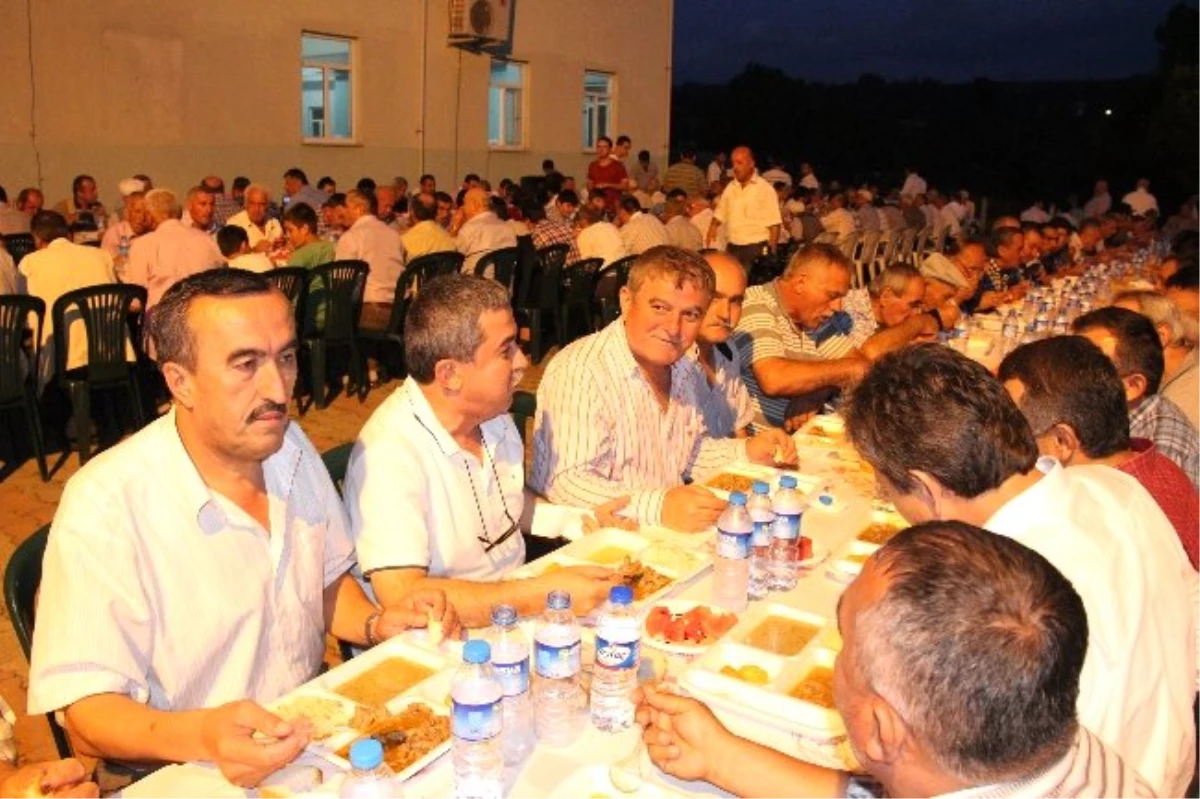 Nebioğlu Belediyesi İftar Yemeği Düzenledi