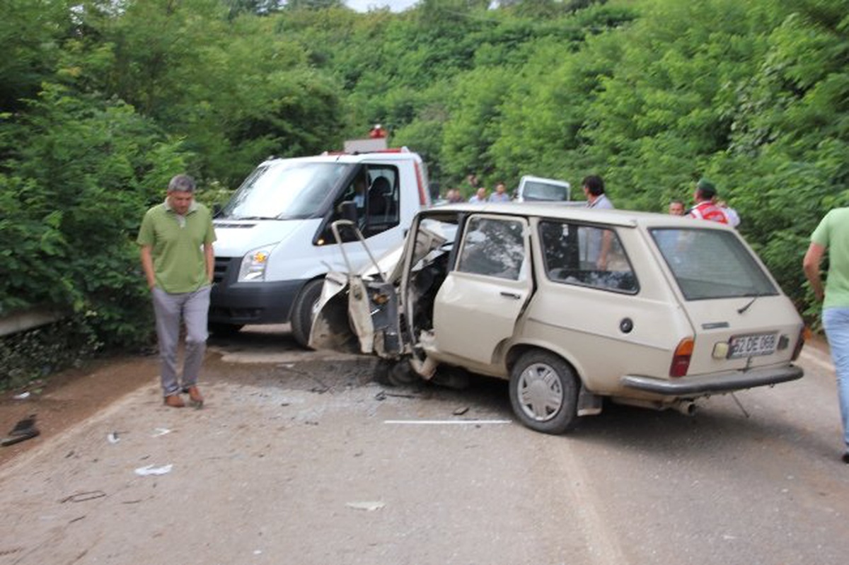 Ordu\'da Ambulans ile Otomobil Çarpıştı: 8 Yaralı