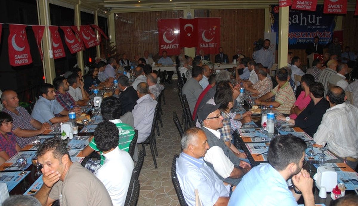 Saadet Partisi Genel Başkanı Mustafa Kamalak Giresun\'da Partisinin Geleneksel Sahur Programına...