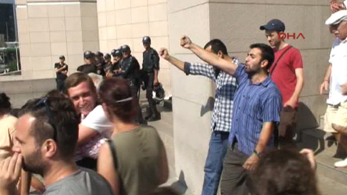 Serbest Kalan Gezi Eylemcilerini Yakınları Karşıladı