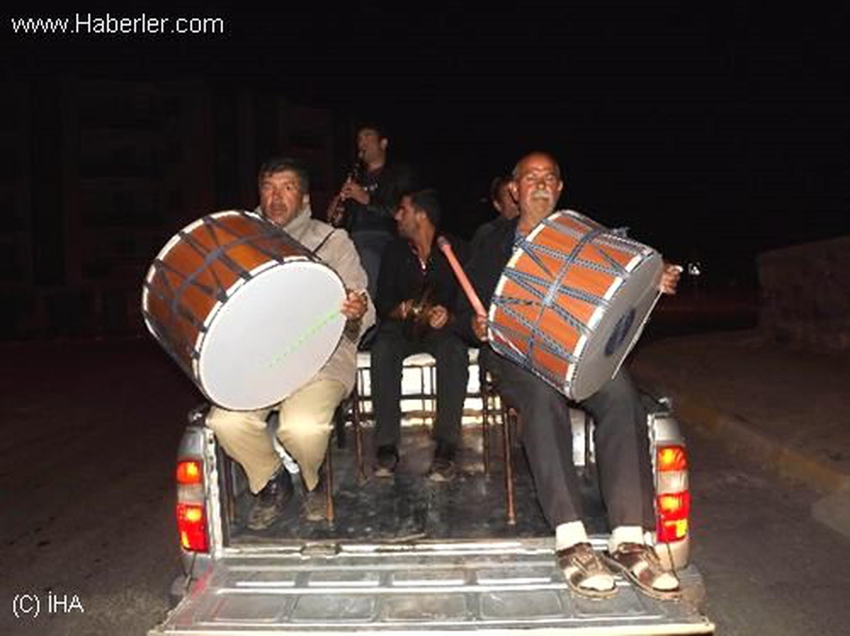 Seydişehir\'de Vatandaşlar Sahura Müzikle Kaldırılıyor