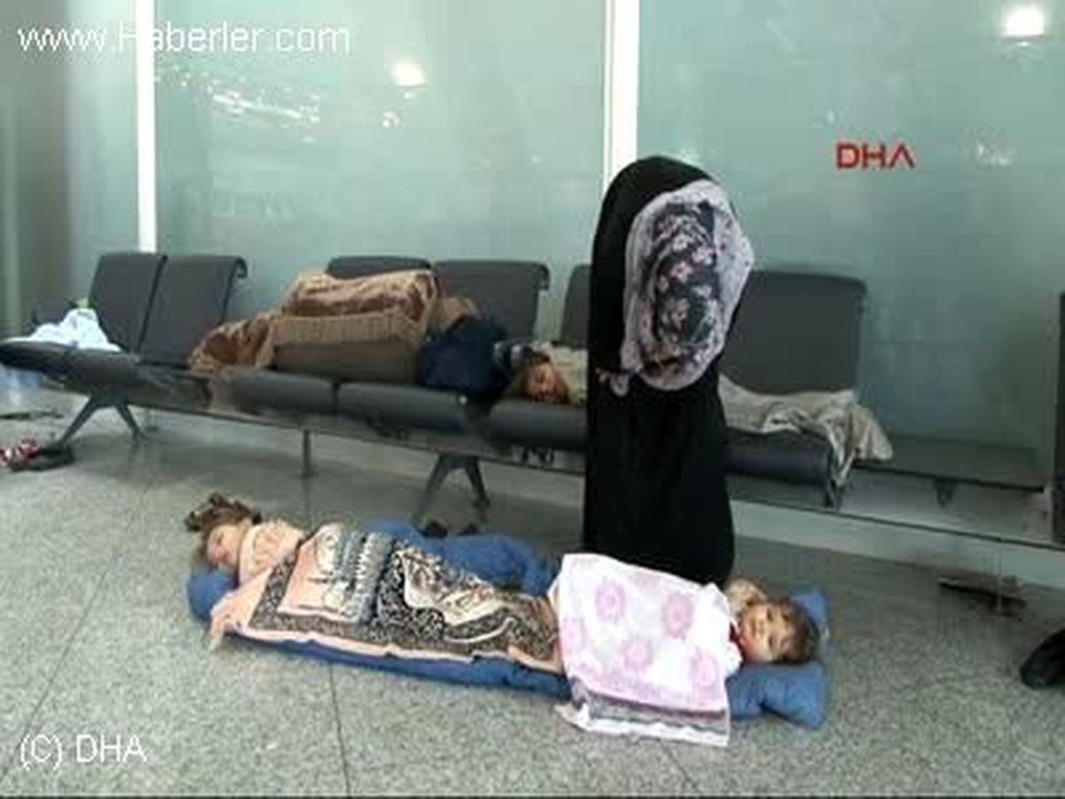 Suriyeli Aile Akrabalarıyla Buluşamayınca Havalimanında Kaldı