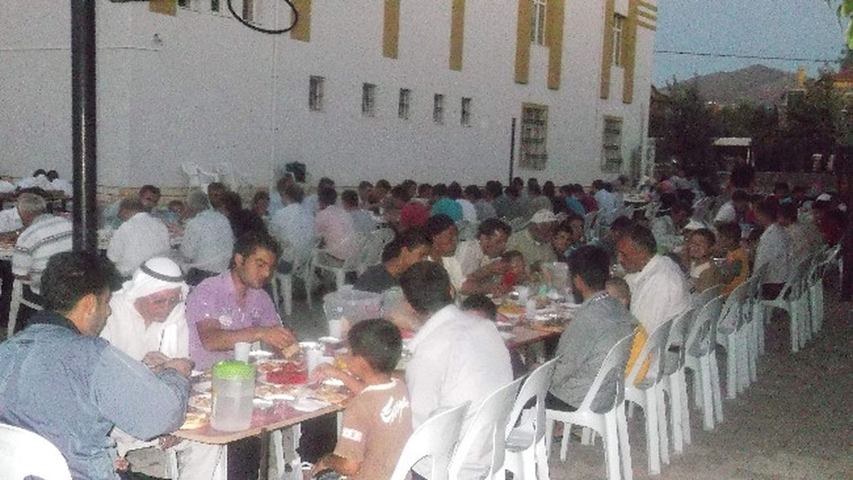 Suriyeli Mültecilerle İftar Yapılıyor