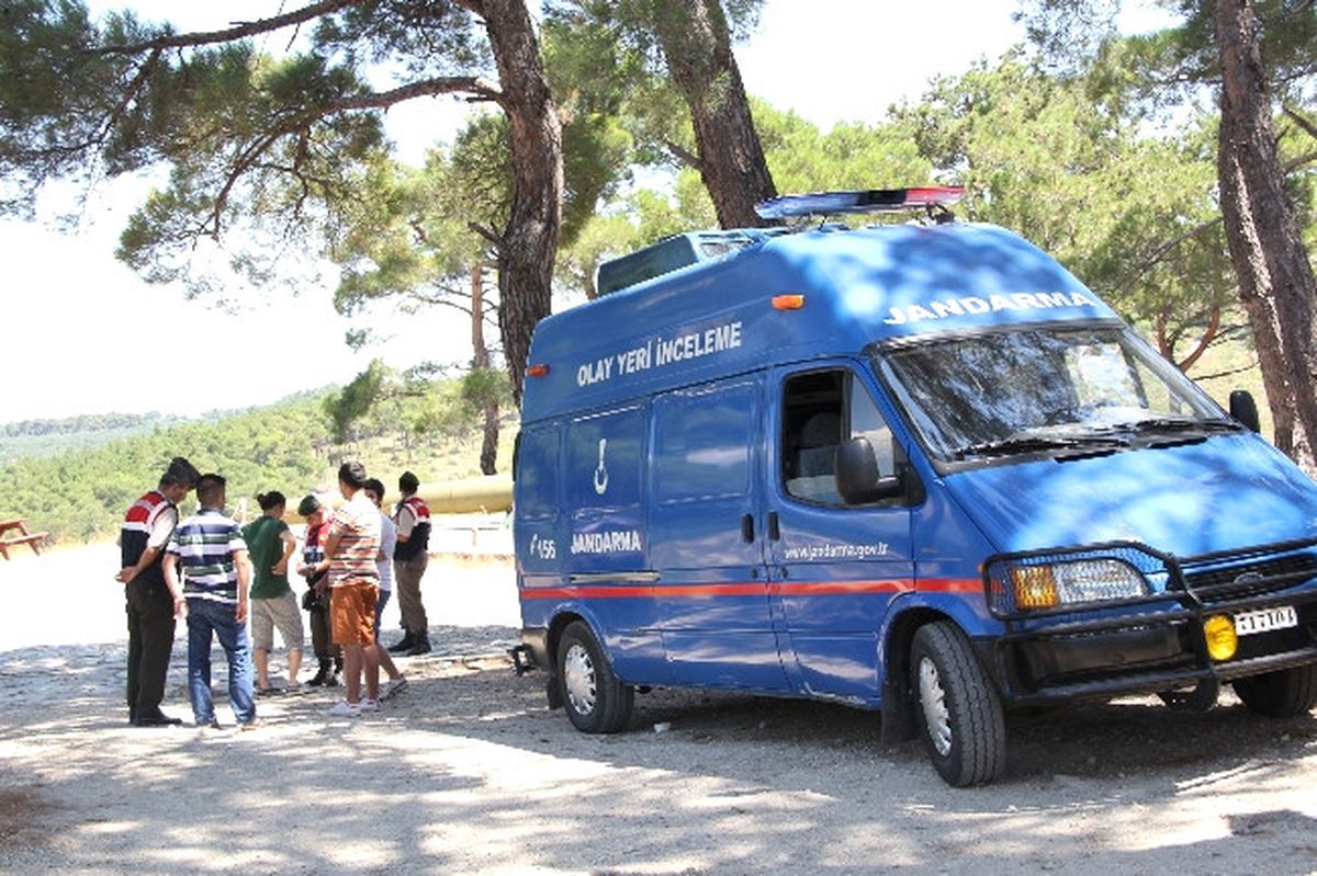 Tabyalarda Kendini Astı