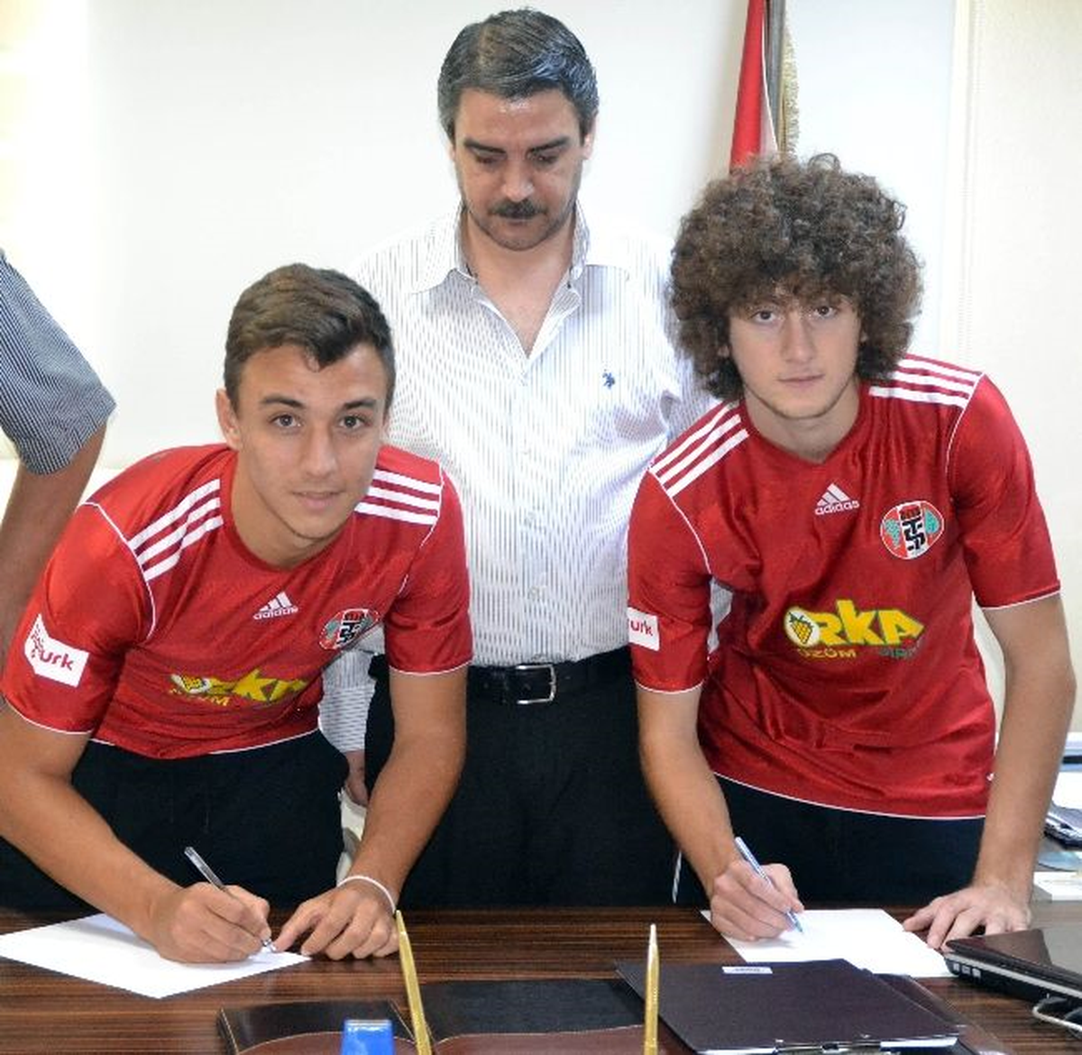Turgutluspor, Fenerbahçeli 2 Oyuncuyla Sözleşme İmzaladı