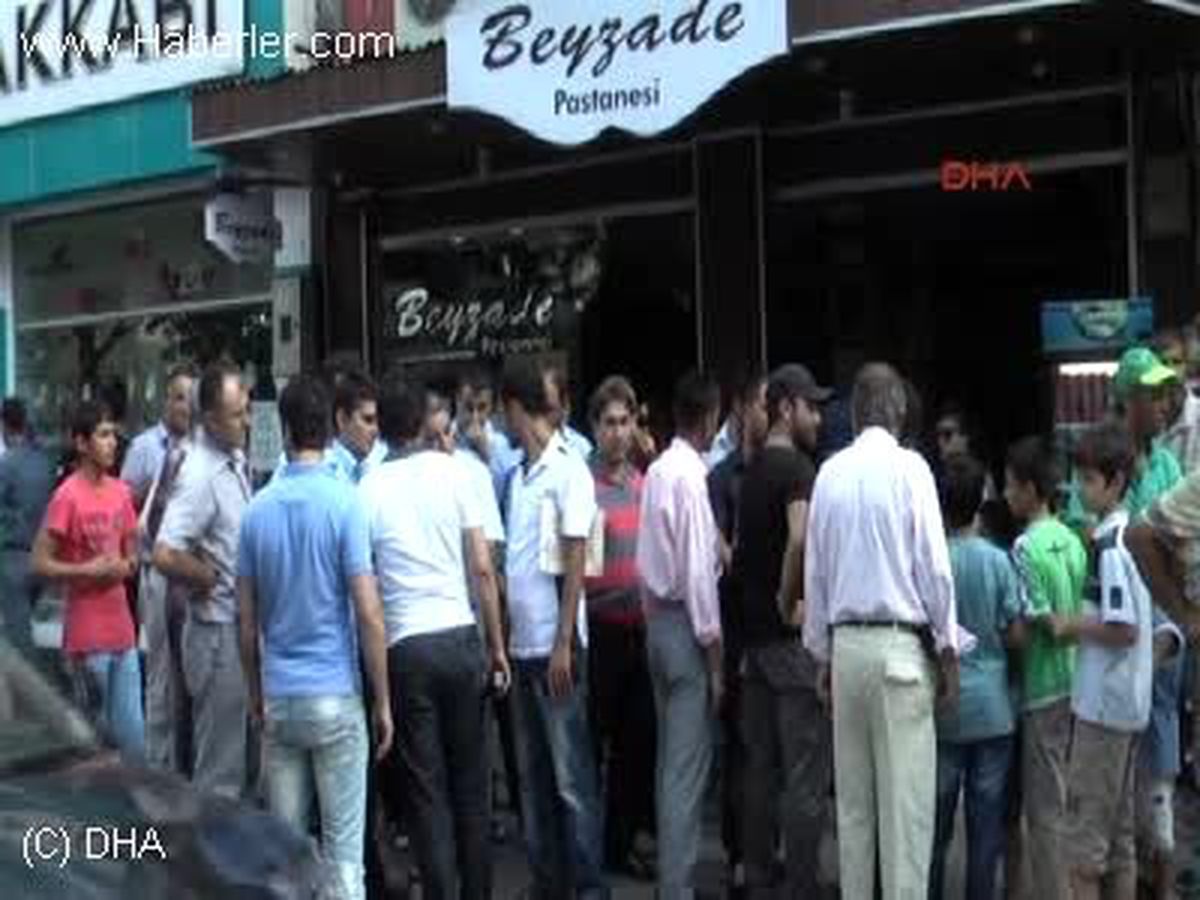 Uyardığı Motosikletli Grup Tarafından Bıçaklandı