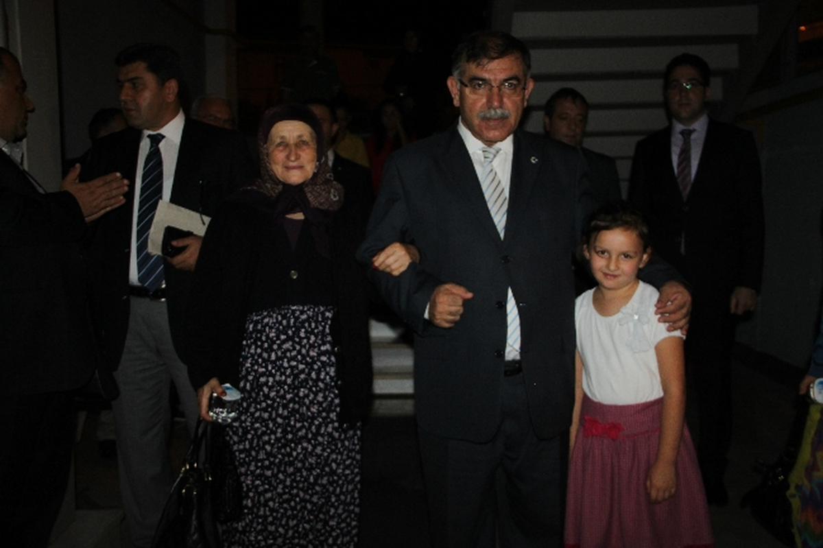 Vali Yılmaz, Gaziler ve Koruyucu Ailelerle İftar Yemeğinde Bir Araya Geldi