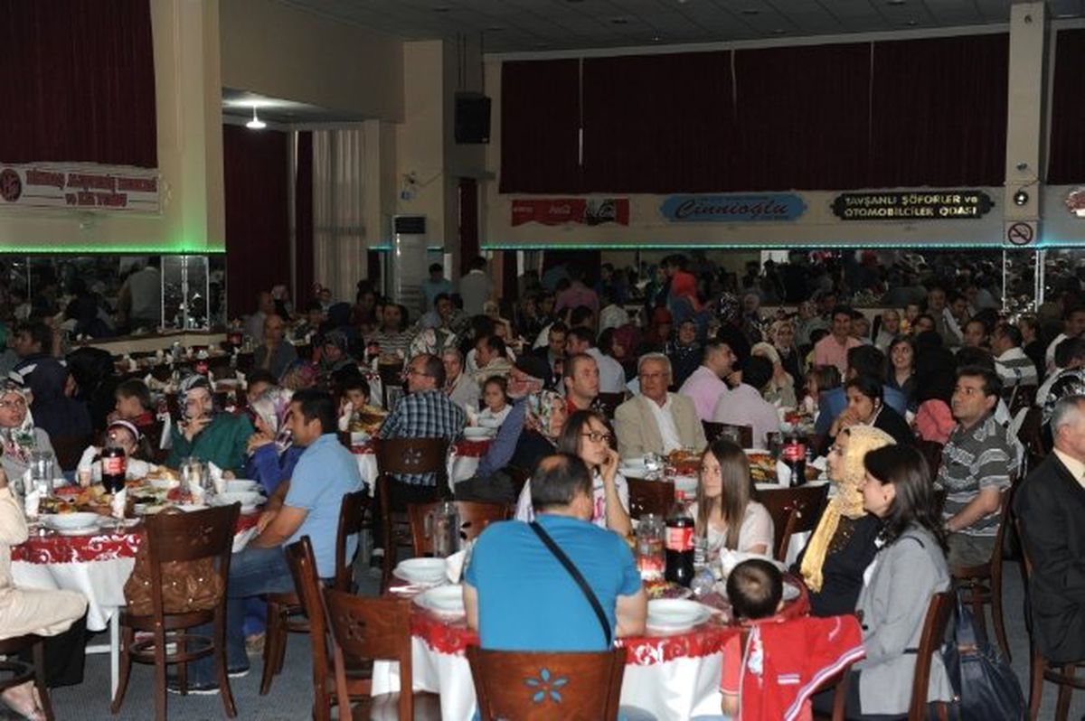 Vali Yılmaz İftarını Sağlık Çalışanlarıyla Yaptı
