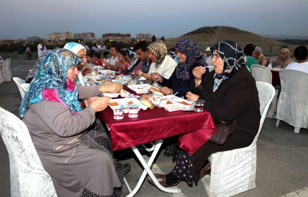 Yenimahalle\'de Sokak İftarları Sürüyor