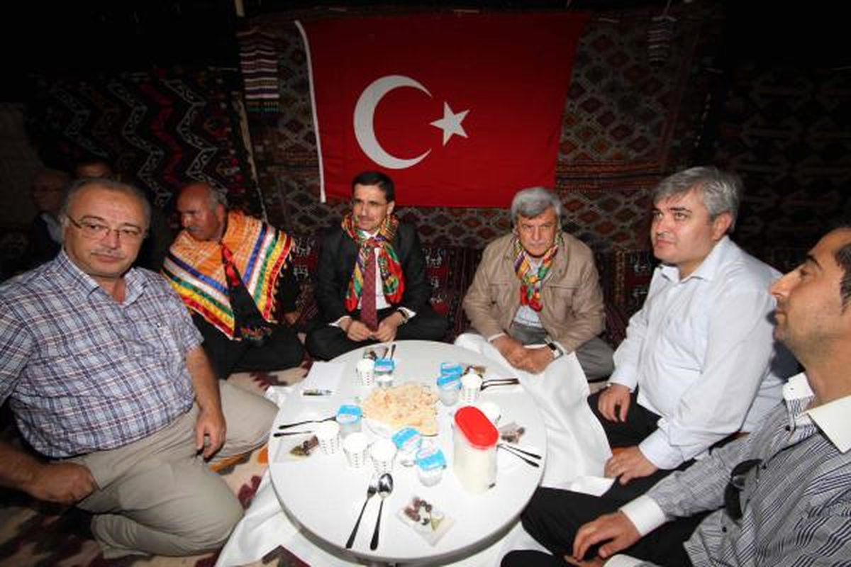 Yörükler Merada Yer Sofrasında İftar Yaptı