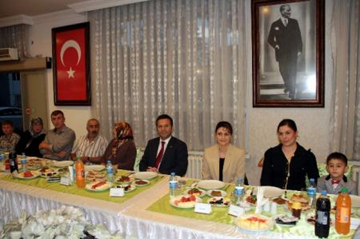 Yozgat\'ta Şehit Yakınları ve Gazilere İftar Yemeği