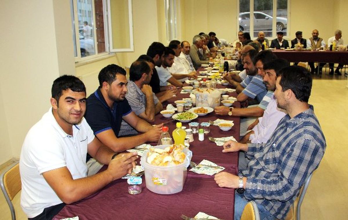 Zaman Gazetesi Okurları İftarda Buluştu