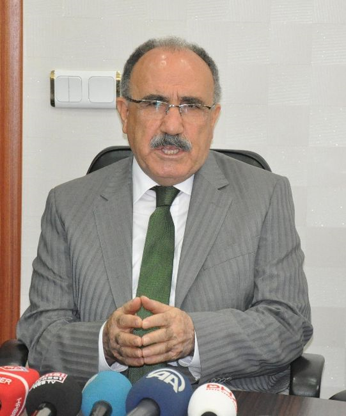 1beşir Atalay Kimse Kıbrıs Halkının Kendi Yönetiminden Vazgeçip Azınlık Olarak Yaşamayı Kabul...