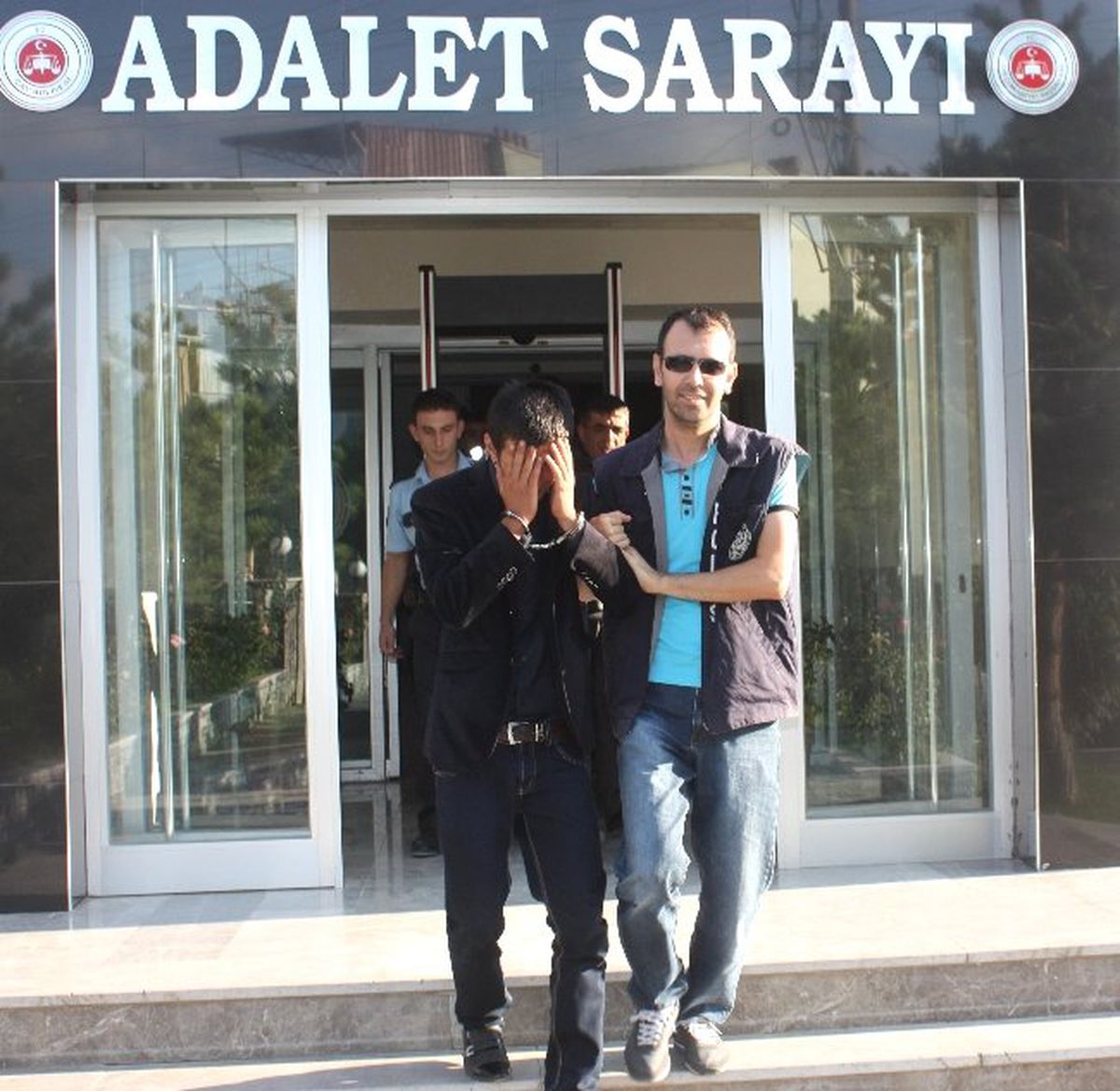 Afyonkarahisar\'da 4 Kişilik Hırsızlık Şebekesi Çökertildi