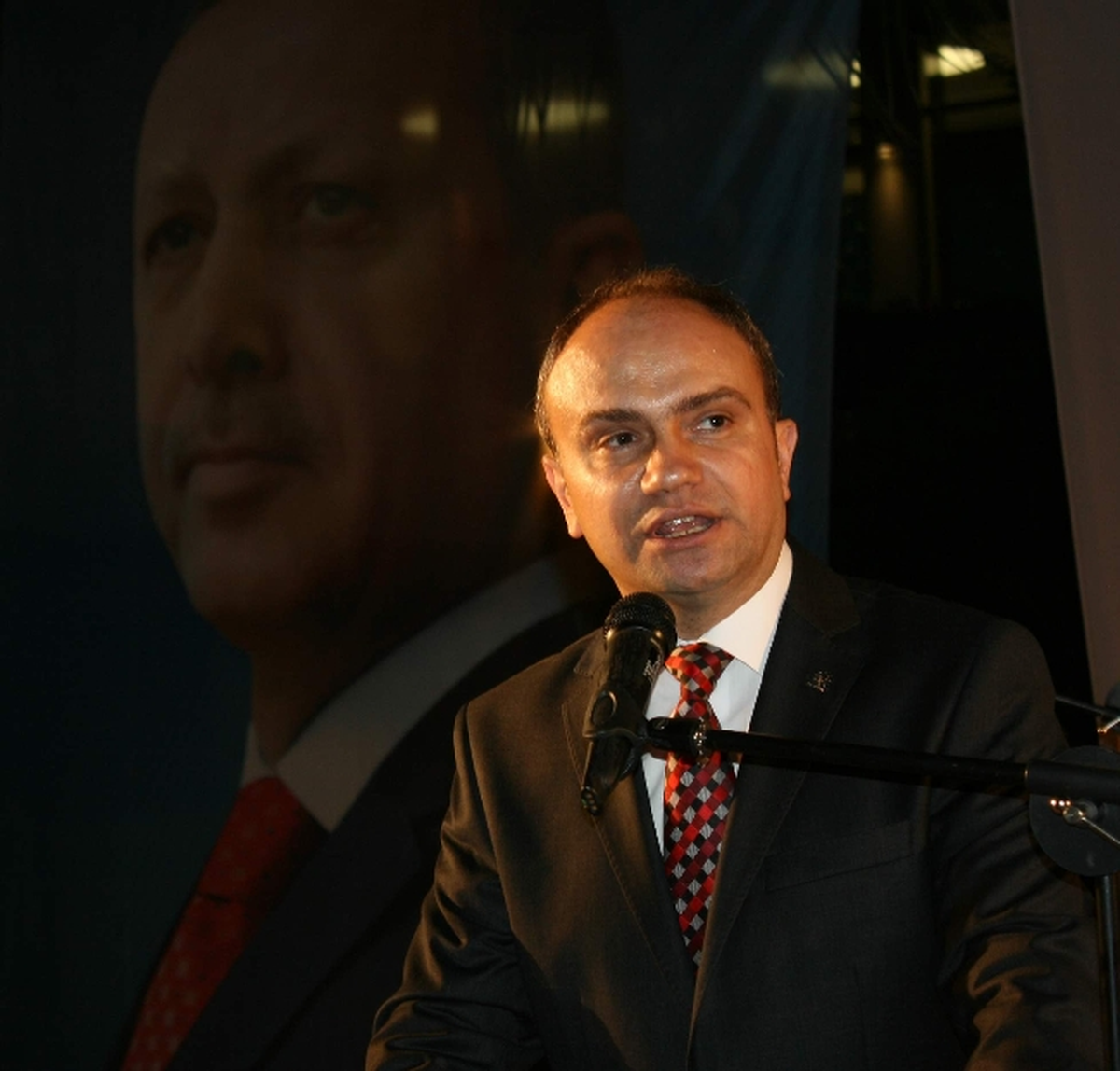 Ak Partili Mersinli\'den İftar Yemeği