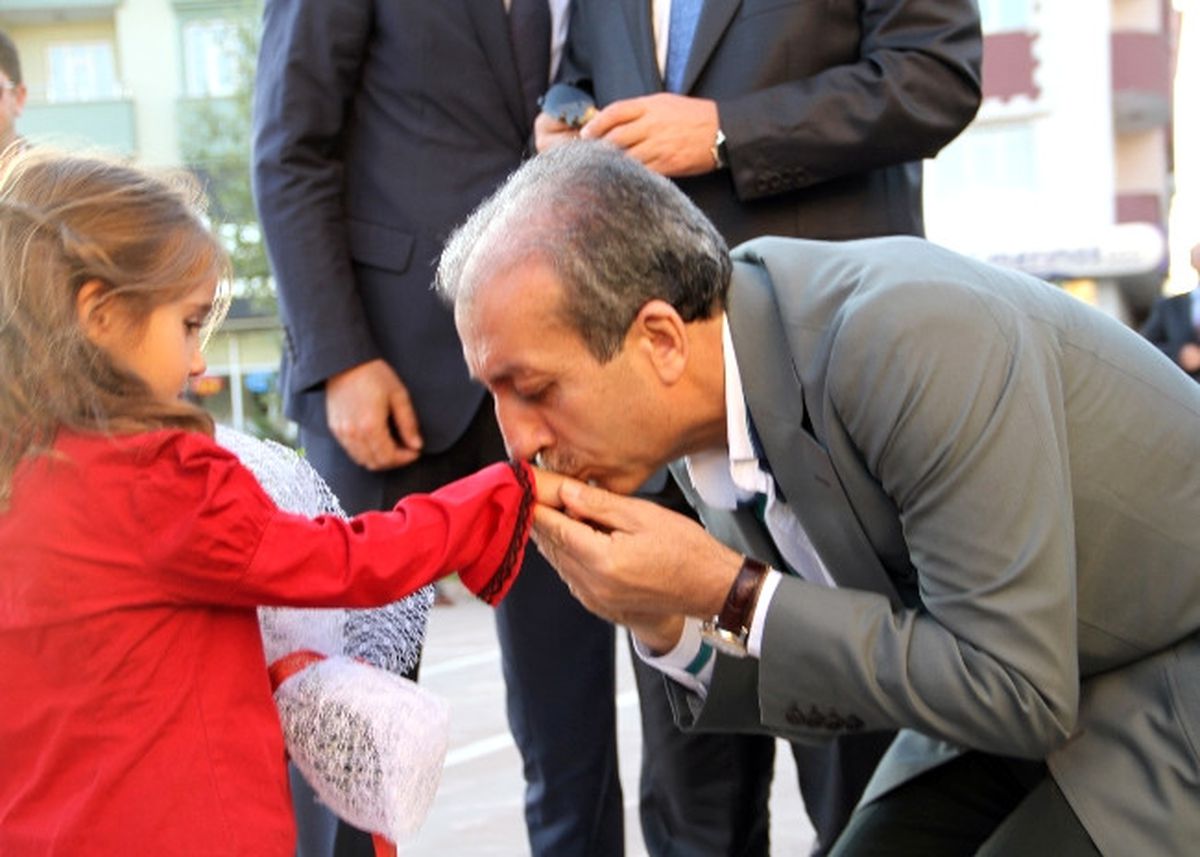 Bakan Eker\'in Ardahan Temasları