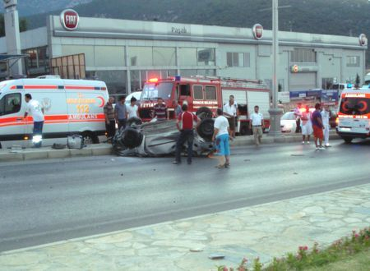 Bodrum\'da trafik kazası: 1 ölü, 2 yaralı