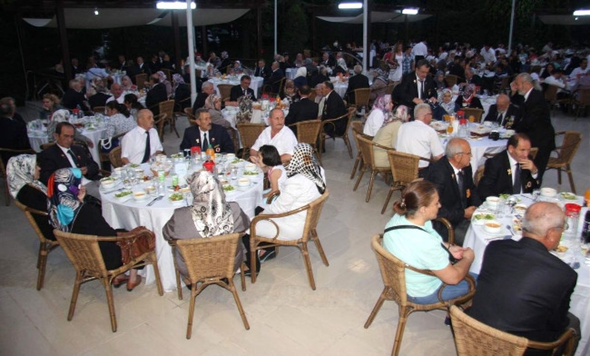 Bursa\'da Şehit Yakınları ve Engeliler İftarda Buluştu