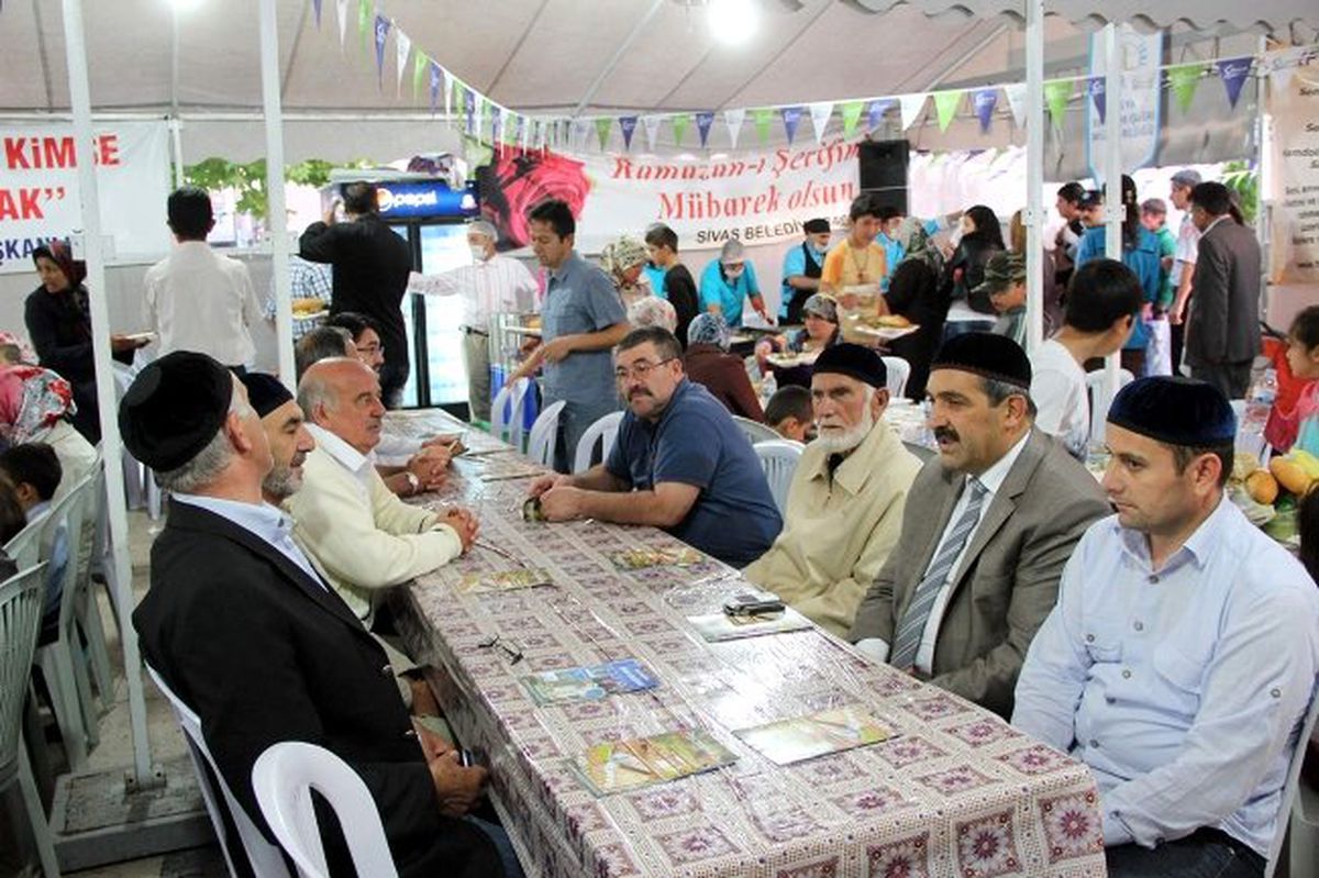 Çeçen Kafkas Derneği İftar Ramazan Çadırında İftar Verdi