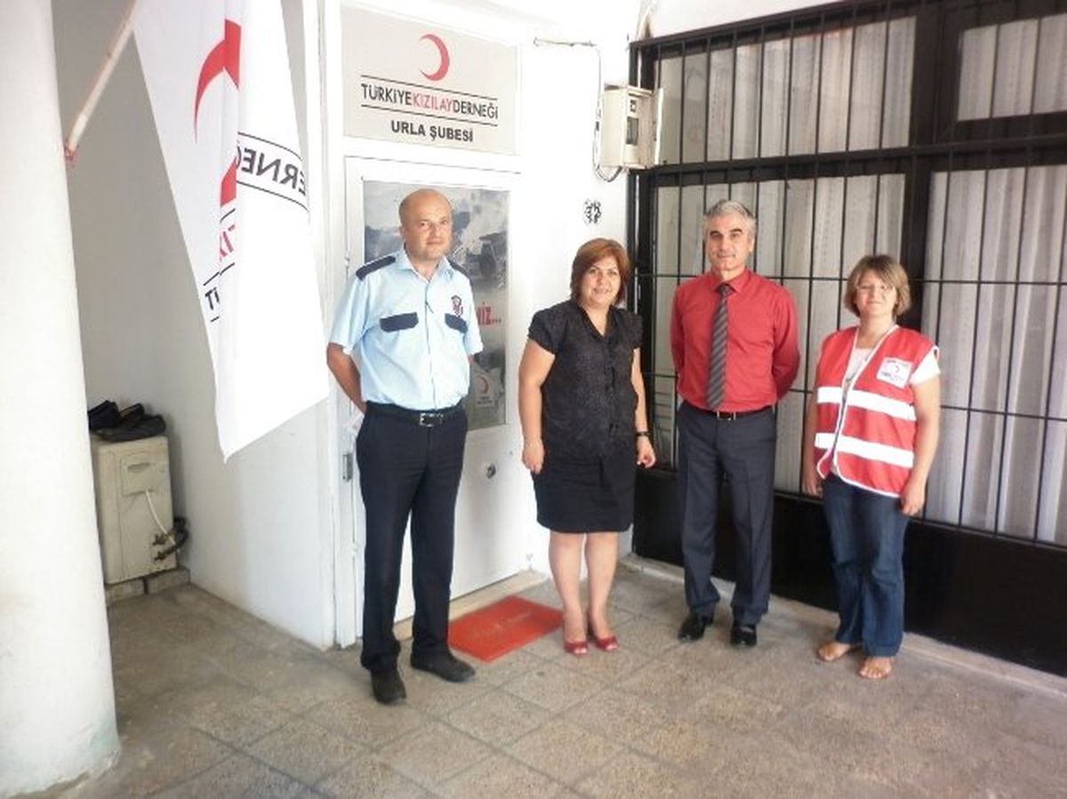 Cezaevi Müdürü Kızılay Şubesini Ziyaret Etti