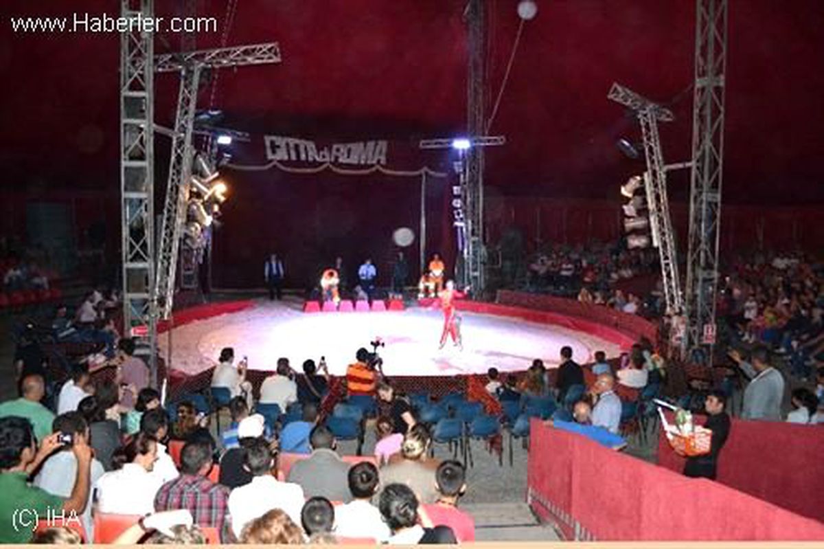 Circo İtaliano Perdelerini Açtı