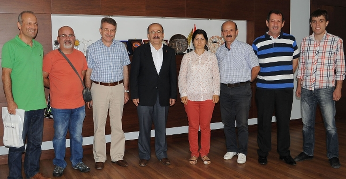 Gümrükçüoğlu\'ndan Sanatçılara Destek
