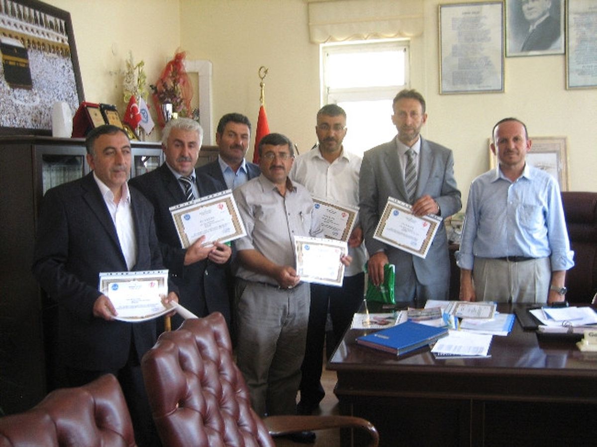 İl Müftüsü Akın'dan Plaket ve Teşekkür Belgesi