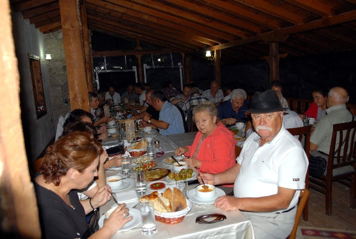 İşadamı Dizdar\'dan İftar