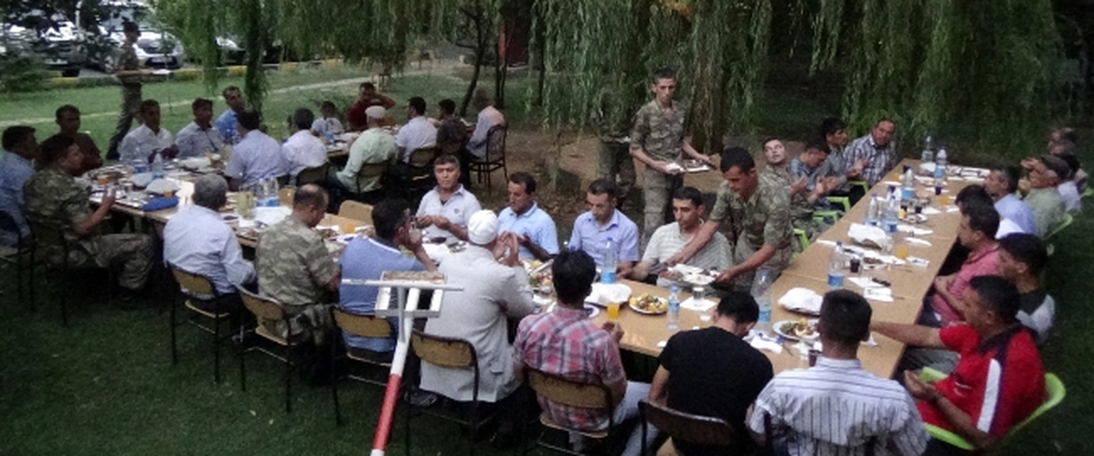 Jandarmadan Esnafa İftar Yemeği