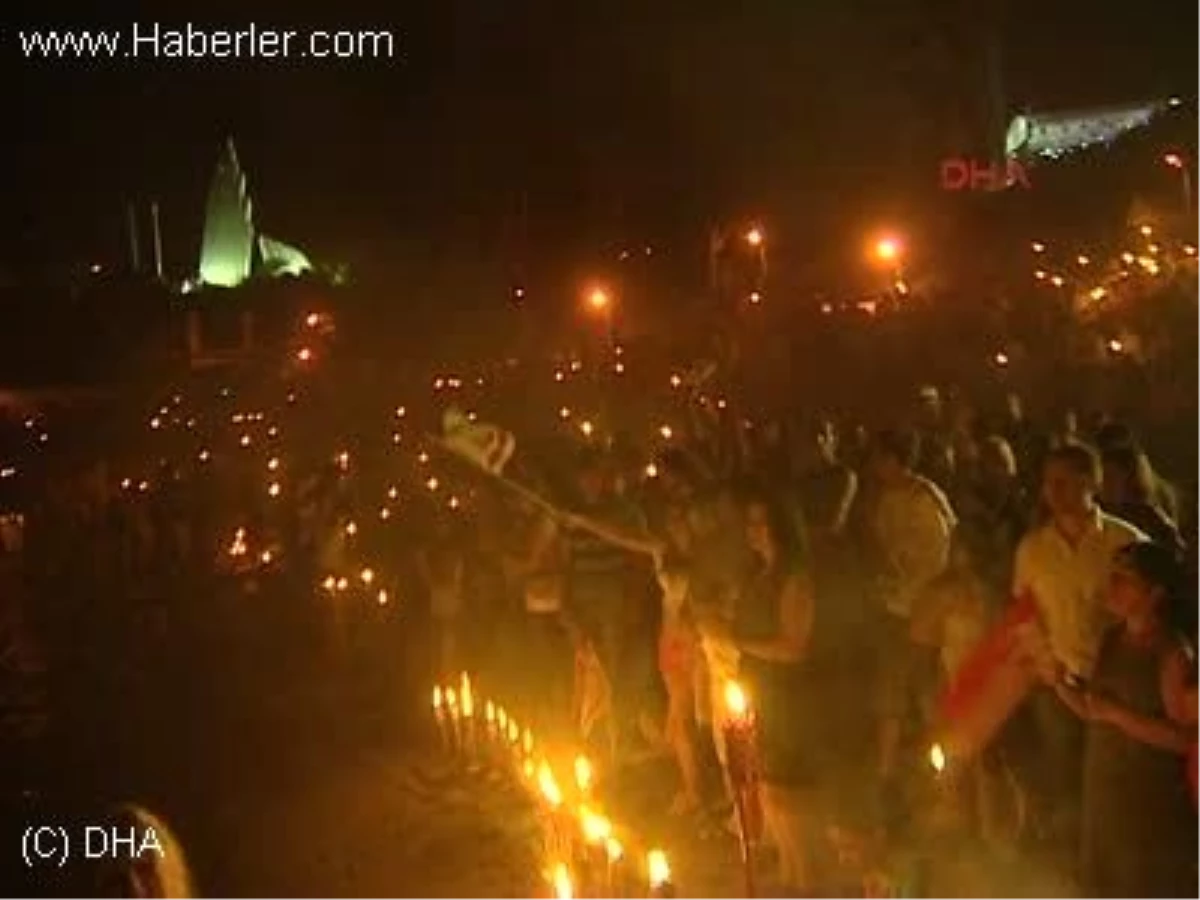 Kıbrıs Barış Harekatı\'nın 39\'uncu Yıldönümünü Şafak Nöbeti ile Karşıladılar