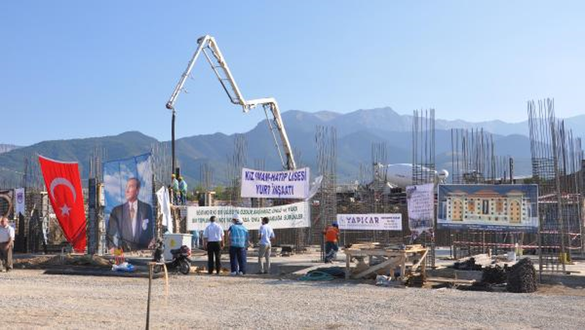 Kız Yurduna Mehterli Temel Atma Töreni