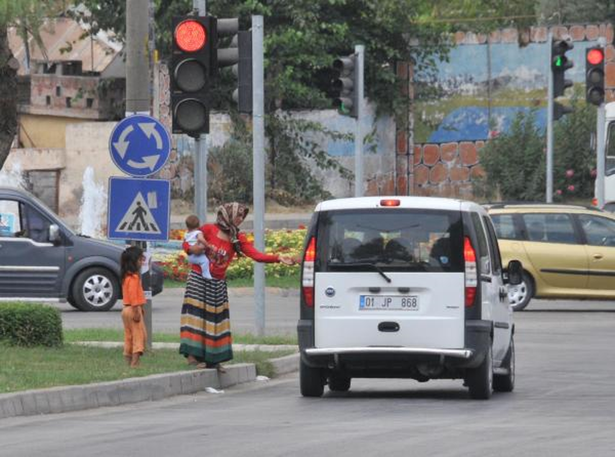 Köşe Başları Dilencilerle Doldu
