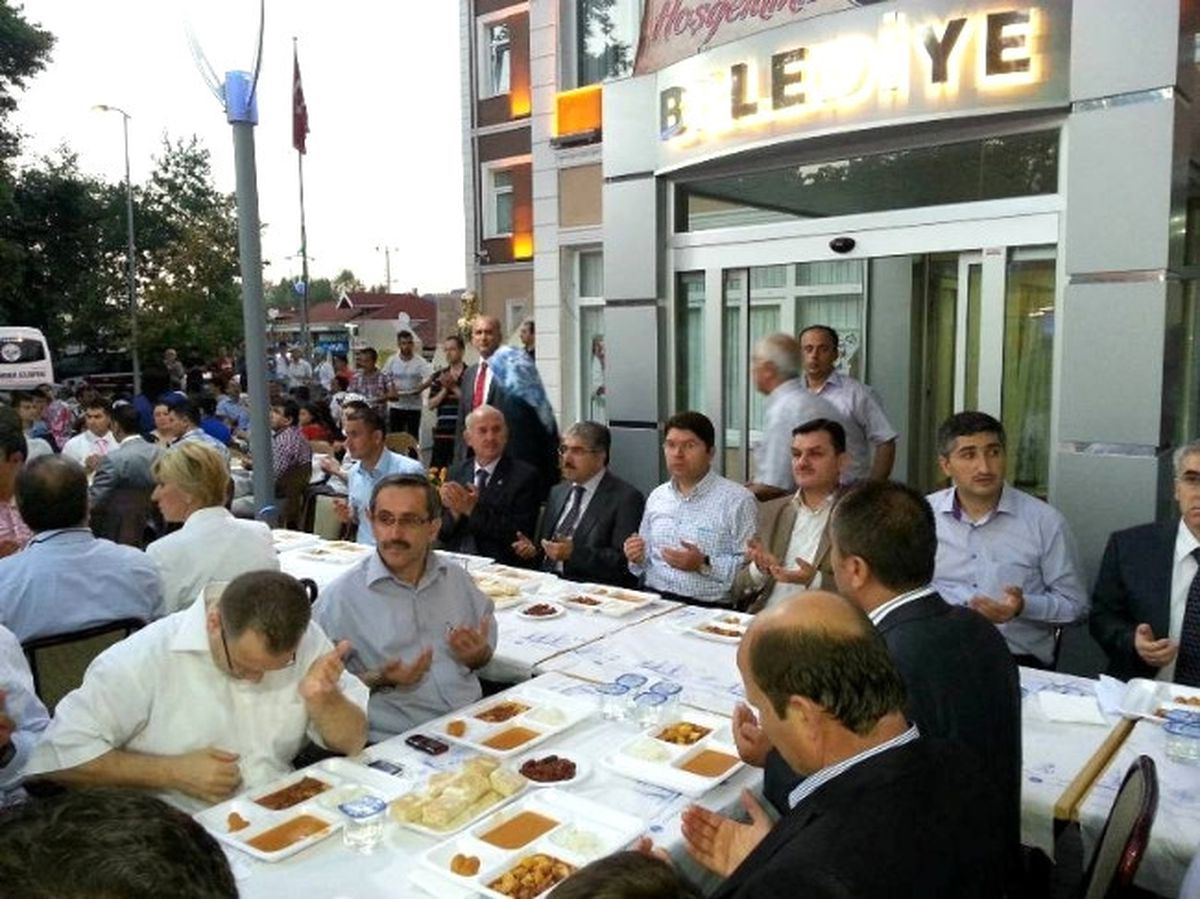 Kozcağız Halk İftarı Yoğun Katılımla Gerçekleşti