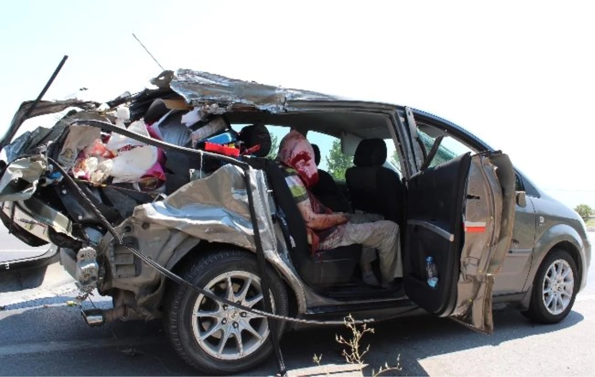 Manisa\'da Trafik Kazası: 1 Ölü, 4 Yaralı