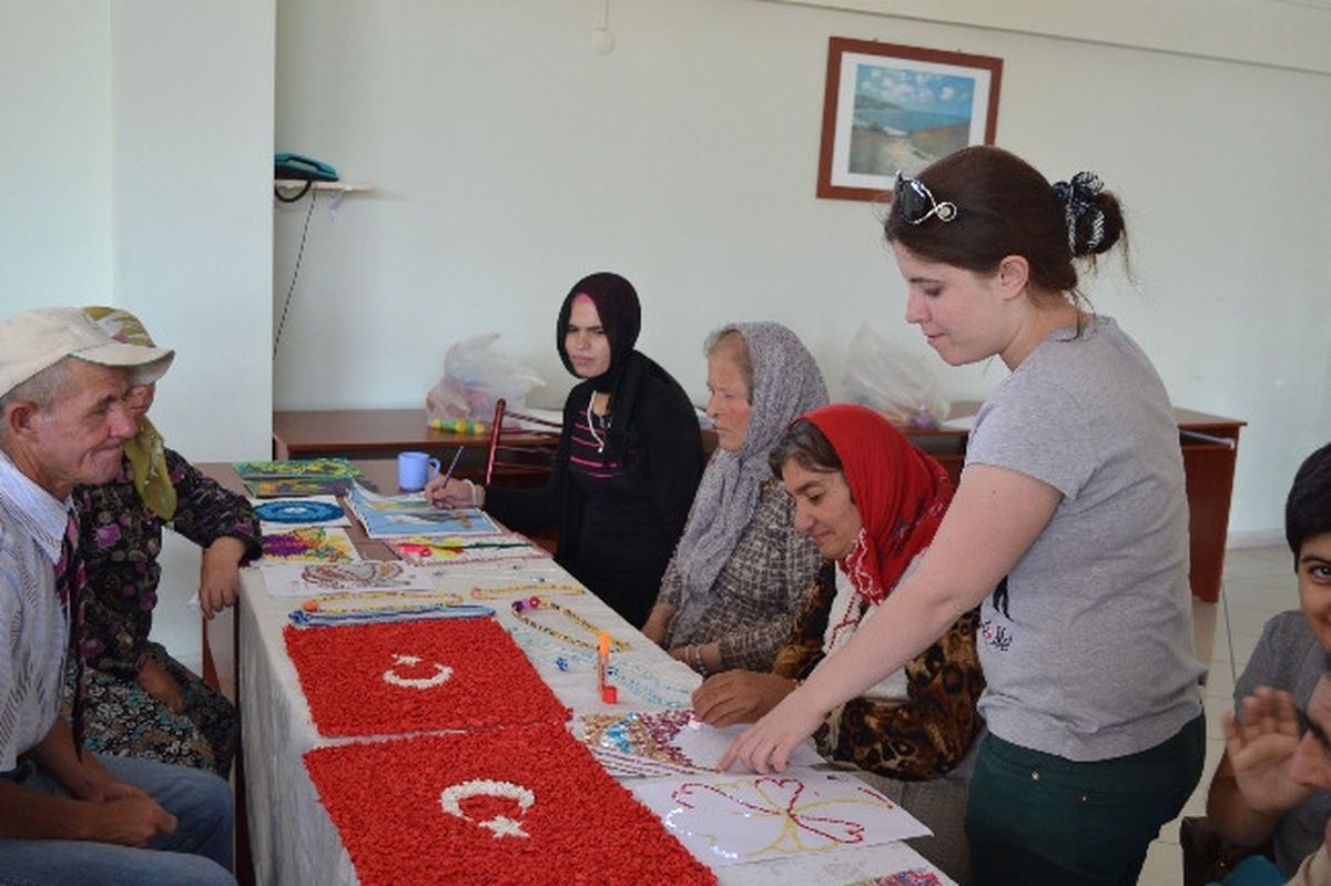 Özel Bakım Merkezinde El Sanatları Kursu