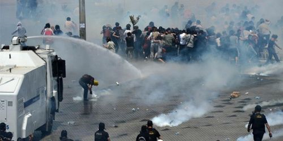 Polis, Eylemcilere Müdahale Ediyor