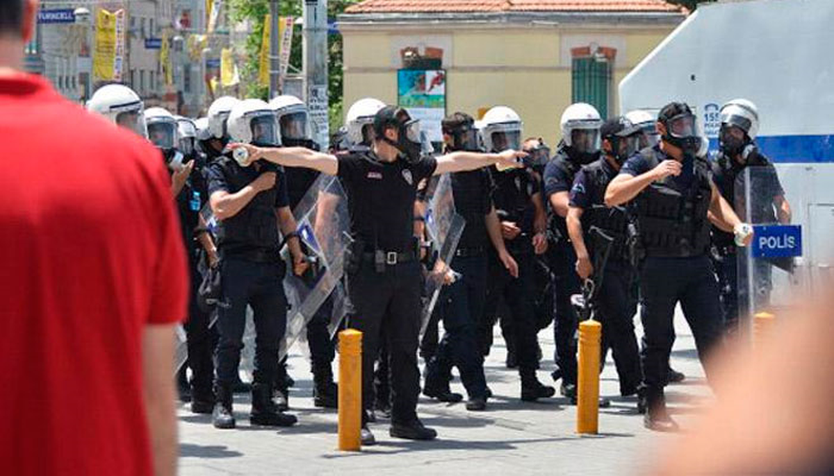 Polis, Gezi Parkı\'na Girişe İzin Vermiyor (3)