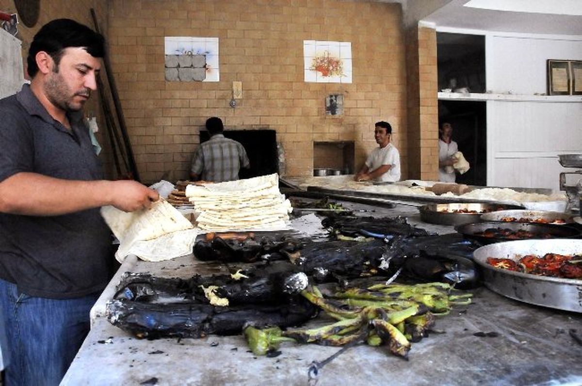 Şanlıurfa Halkı Ramazan\'da Tepsi Yemeğinden Vaz Geçemiyor
