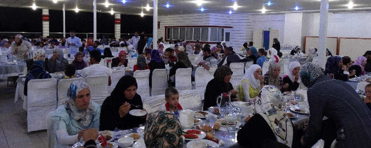 Suriyeli Mültecilerle İftar Yemeğinde Bir Araya Gelindi
