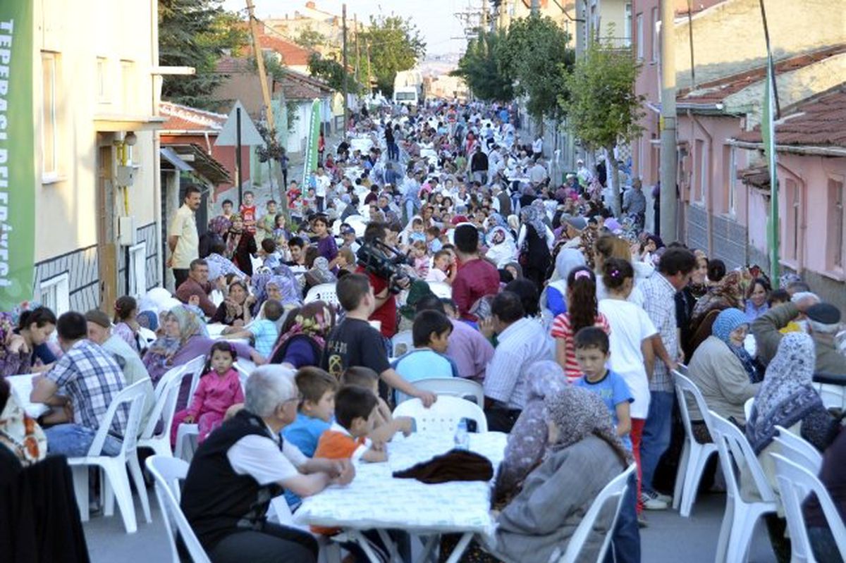 Tepebaşı İftarları Sürüyor