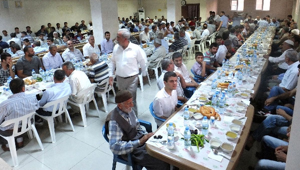 Yalım Belediyesi\'nden Bin Kişi İftar Yemeği Verildi
