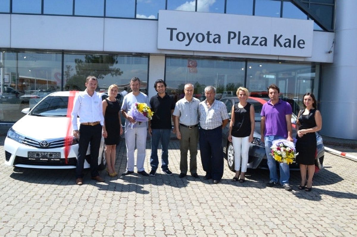 Yeni Otomobillerini Teslim Aldılar