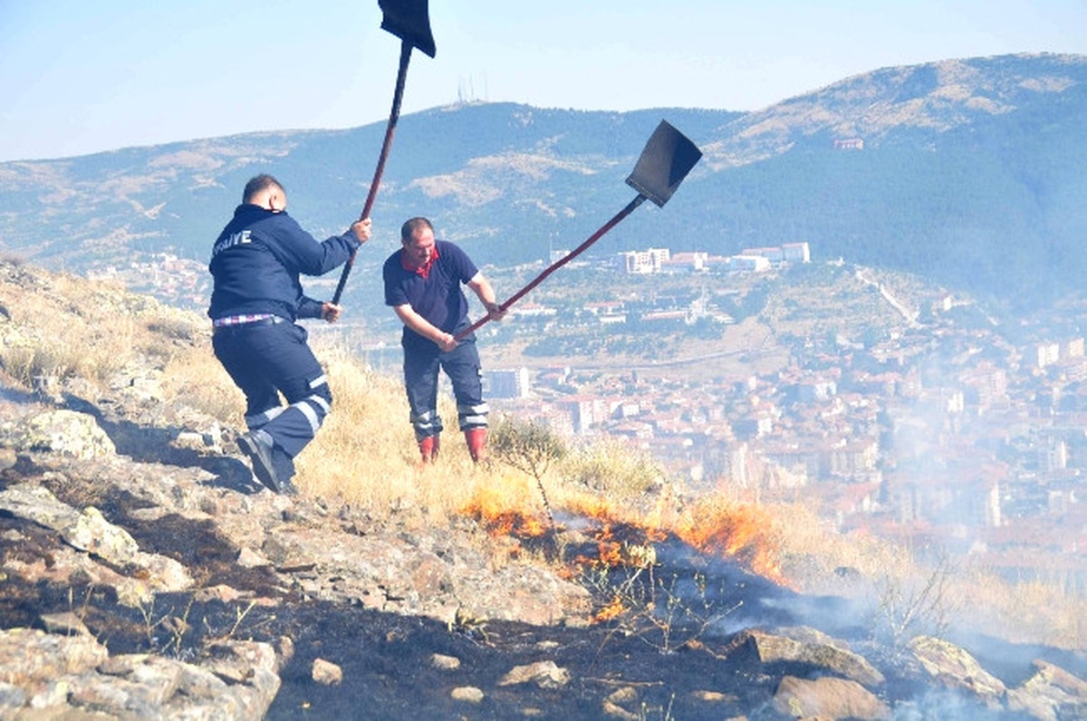 Yozgat\'ta İki Ayrı Yerde Çıkan Yangında 70 Dekarlık Ormanlık Alan Yandı