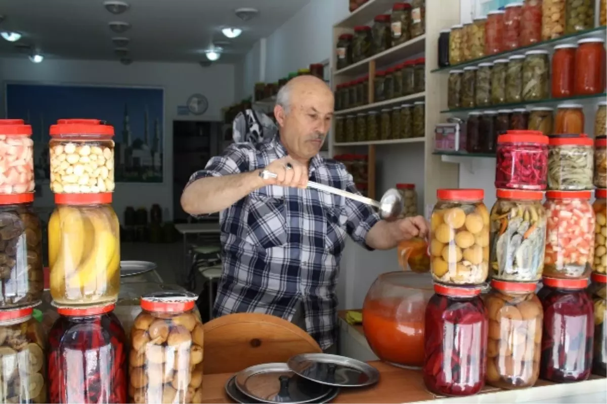 Yumurta Turşusuna İlgi Büyük